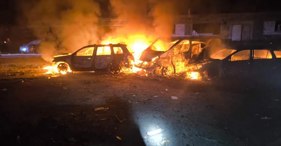 В Харькове РФ попала дроном в автомобиль, а в Киеве горит 18-этажный дом