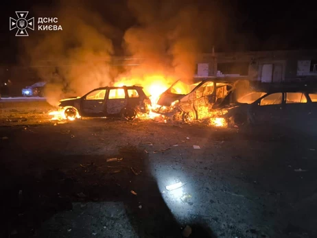 В Харькове РФ попала дроном в автомобиль, а в Киеве горит 18-этажный дом