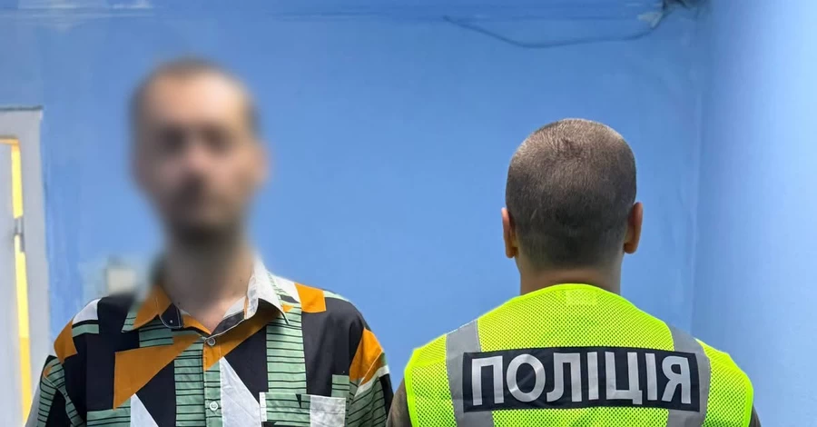 В Киеве мужчина поджег авто психолога - тот 