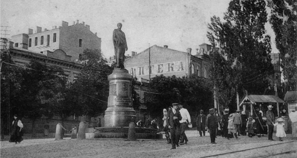 Містичний п'єдестал графа Бобринського: як 100 років тому у Києві пам'ятник меценату зносили