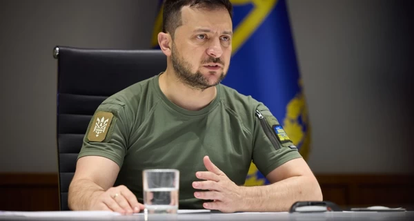 Зеленский подтвердил атаку на экспортный терминал, НПЗ и военное предприятие в РФ