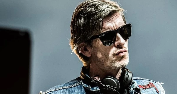 Автор хита Nightcall диджей Kavinsky внезапно скончался в возрасте 50 лет