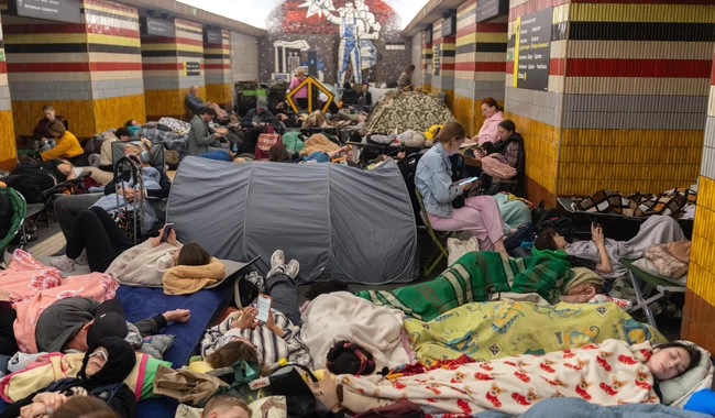 В киевском метро от российских обстрелов скрывалось рекордное количество людей - более 56 тысяч