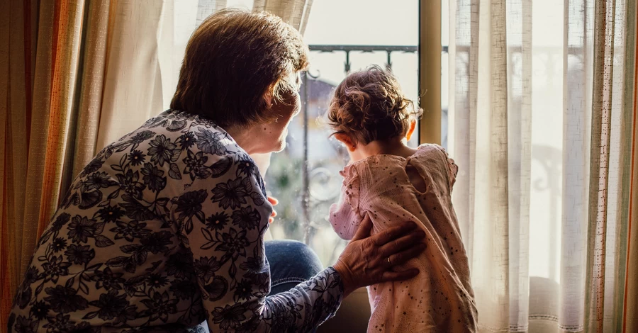 Впервые мама у 60+. Как это регулируется законом и каковы риски