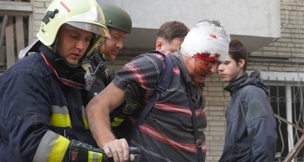 Пострадавших во Львове уже 26, под завалами могут оставаться люди