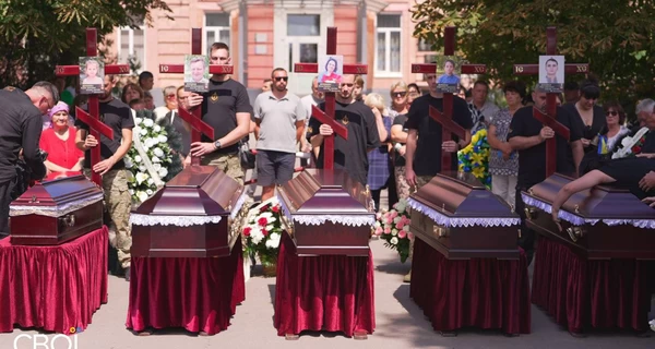 В Радушном прощаются с многодетной семьей Вороновых, погибшей от российской ракеты