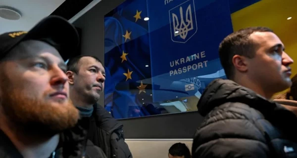 Мужчины за границей не смогут получить консульские услуги без военно-учетных документов, - Кабмин