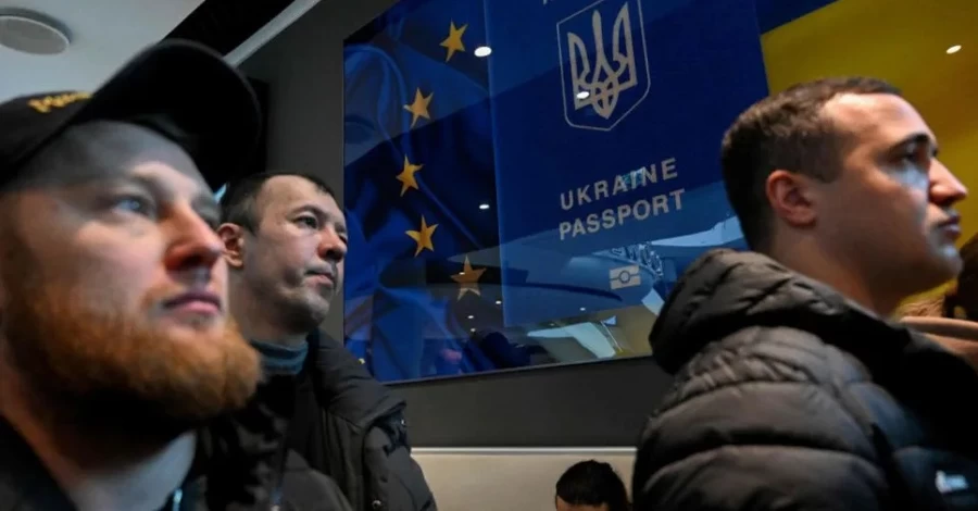 Мужчины за границей не смогут получить консульские услуги без военно-учетных документов, - Кабмин
