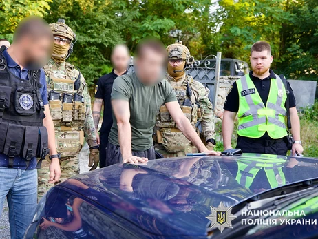 В Хмельницком по подозрению в развращении девочек задержали директора языковой школы