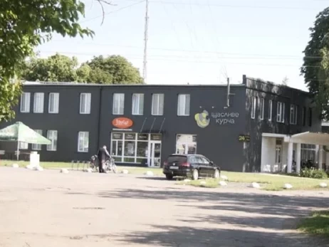 Скандал із закупівлями курятини: мережа «Делікат» продовжує продавати продукцію птахофабрики, звинувачуваної в екологічному терорі