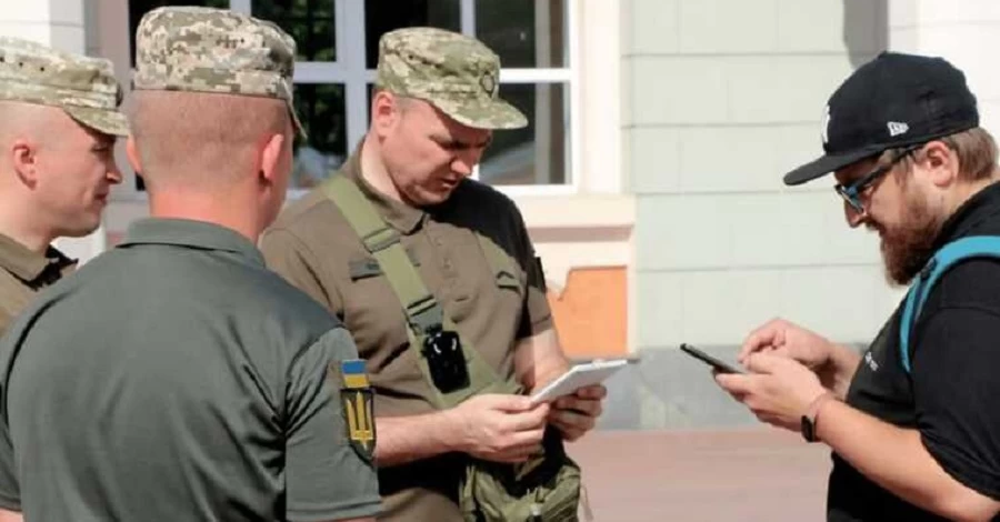 Военкомов предлагают взять в жесткие шоры: что известно о новом законопроекте по ТЦК и СП