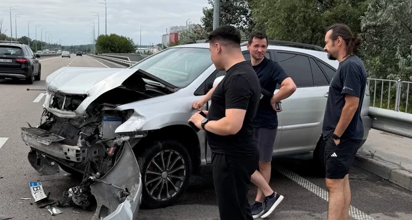 Певец Shumei попал в ДТП в Киеве, поврежден его Lexus