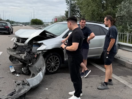 Співак Shumei потрапив у ДТП у Києві, пошкоджено його Lexus