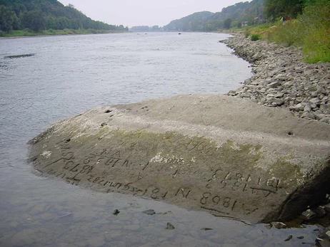 В Германии из-за засухи из-под воды появились 