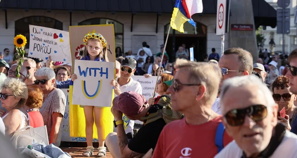 В Польше тысячи людей вышли на улицы из-за роста агрессии против украинцев