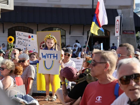 В Польше тысячи людей вышли на улицы из-за роста агрессии против украинцев