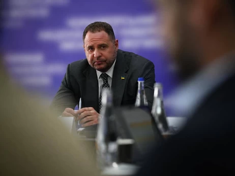 Ермаку разрешили ездить по Украине, но с электронным браслетом