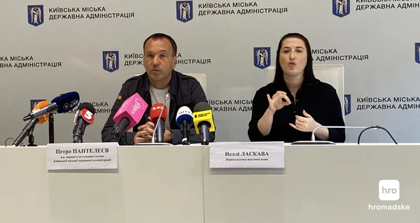 Вирубку дерев на Теремках призупинили для обговорень з активістами