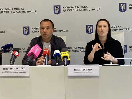 Вирубку дерев на Теремках призупинили для обговорень з активістами