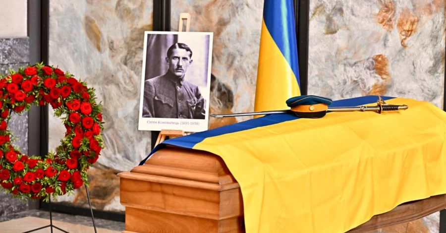В Роттердаме провели эксгумацию останков Евгения Коновальца и перезахоронят в Киеве