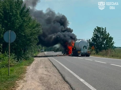 В Одесской области РФ ударила по грузовику с цистерной - двое погибших, трое раненых