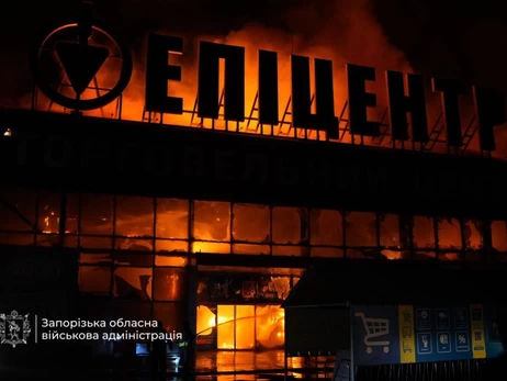 Росіяни знищили у Запоріжжі ТЦ «Епіцентр» і знеструмили понад тисячу людей