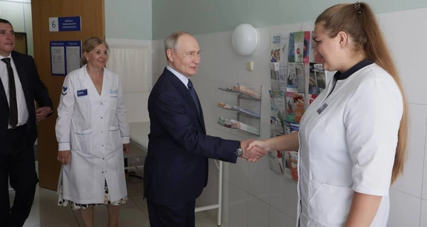 Путин впервые посетил Курильские острова, вызвав “решительный протест” Японии