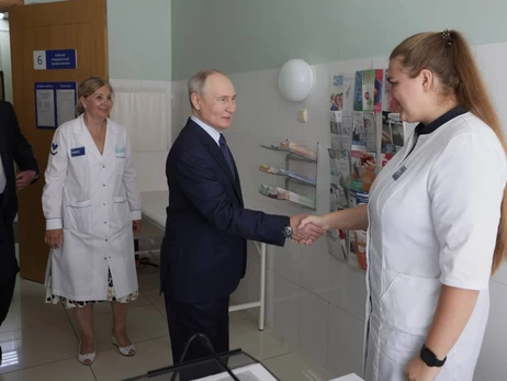 Путін вперше відвідав Курильські острови, викликавши “рішучий протест” Японії