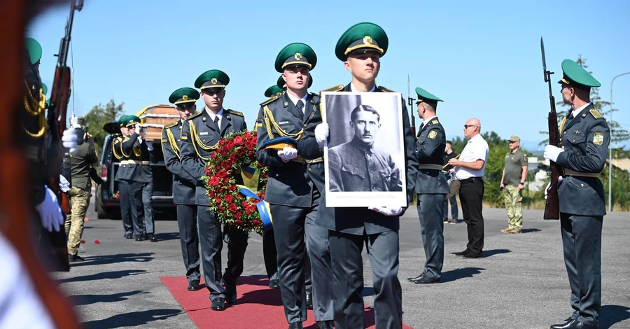 Останки Евгения Коновальца доставили в Украину для перезахоронения