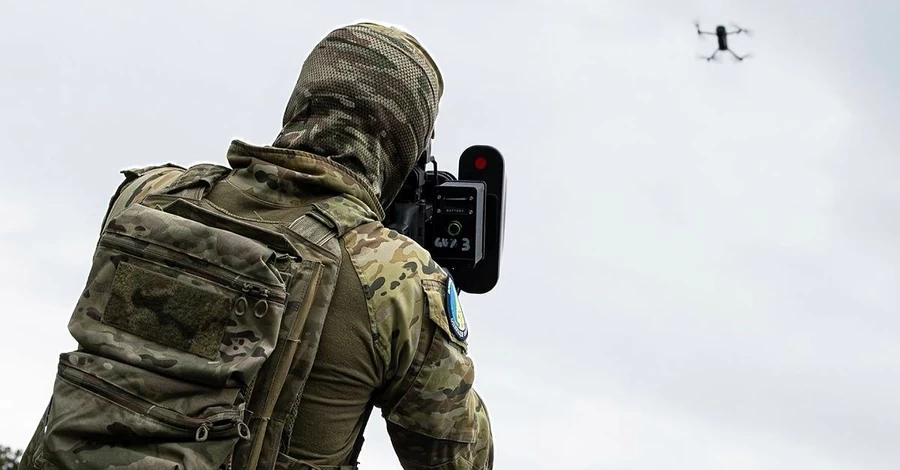Украинские дроны атаковали диспетчерскую башню аэродрома 