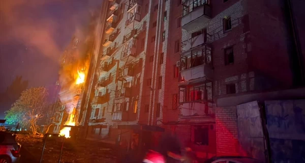 Россияне ударили КАБами по многоэтажке в Краматорске - есть погибшая и раненые