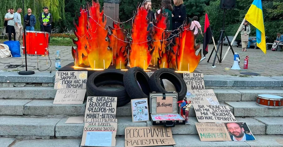 В Киеве возле ОП возобновились акции протеста против оставки Федорова