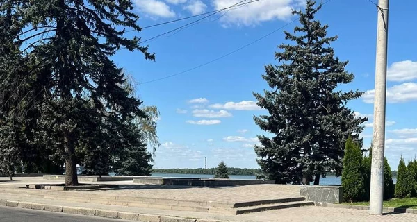 В Днепре демонтировали памятник советскому генералу Маргелову 