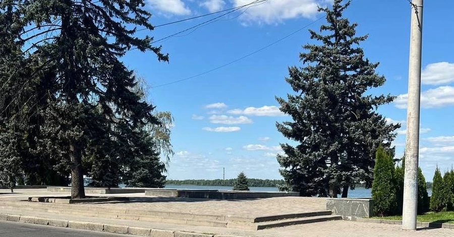 В Днепре демонтировали памятник советскому генералу Маргелову 