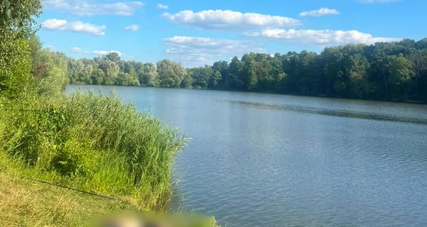 На Харьковщине рыбак погиб от удара током, зацепившись удочкой за проволоку