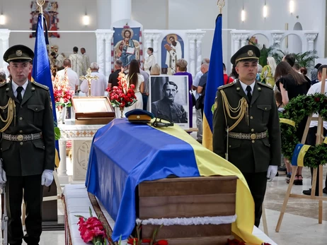 В Киеве второй день парастаса по Коновальцу посетил руководитель Офиса президента Буданов