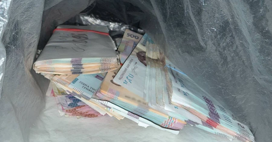 В Киеве обокрали пенсионерку на более чем 750 тысяч гривен - задержаны трое мужчин