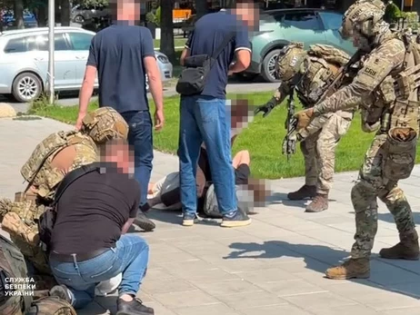 У Чернівцях іноземці підпалили опорну електропідстанцію за завданням РФ - їх затримала СБУ
