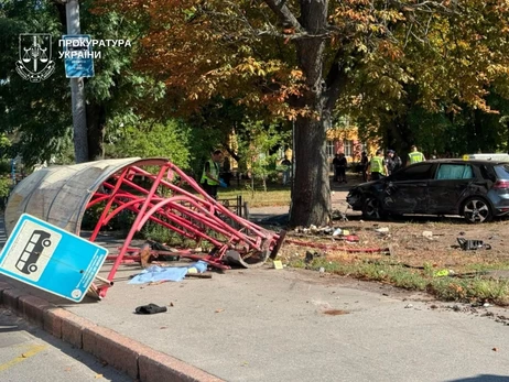 Водію, який врізався у зупинку громадського транспорту у Києві, оголосили підозру 