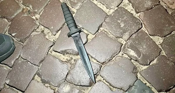 Во Львове мужчина напал с ножом на сотрудника ТЦК - военный скончался в машине скорой