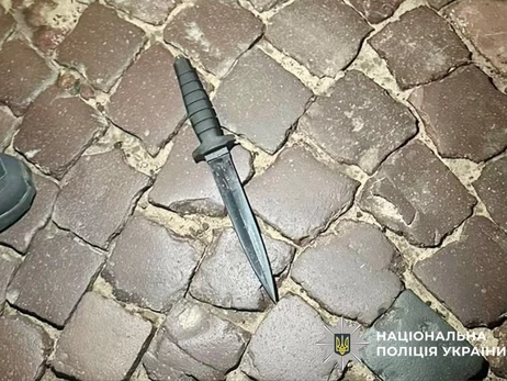 У Львові чоловік напав з ножем на співробітника ТЦК - військовий помер у машині швидкої