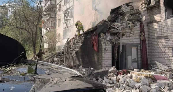 В День Независимости россияне атаковали дронами многоэтажку в Чернигове