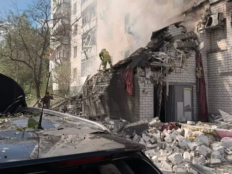 В День Независимости россияне атаковали дронами многоэтажку в Чернигове