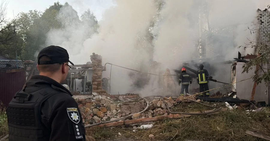 В результате удара по частному дому в Чернигове погибли женщина и ребенок