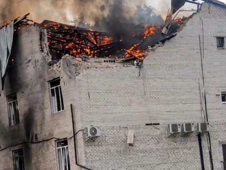  РФ двічі вдарила дронами по бізнес-центру в Лозовій, багато постраждалих 
