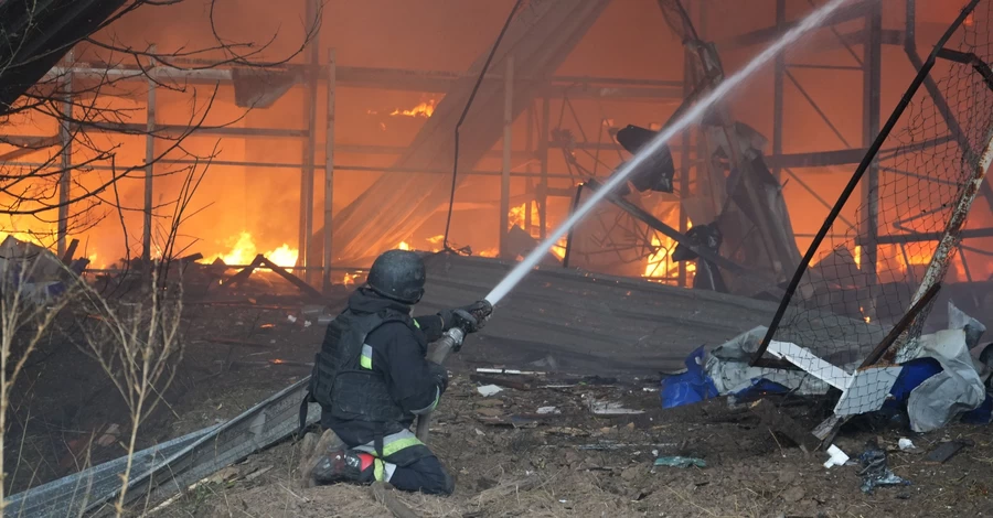 Войска РФ ударили по АЗС в Харькове - есть погибший, минимум  5 человек ранены 