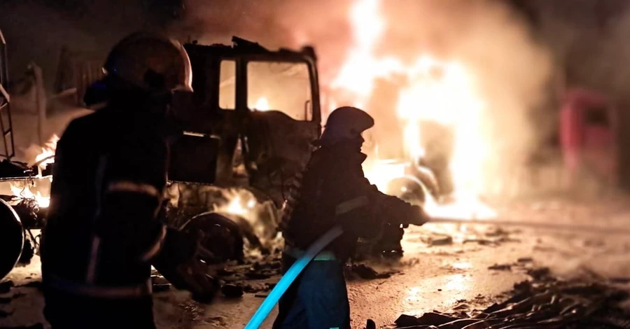 Росіяни знищили вантажівки зерна на Одещині та били за швидкою допомогою у Сумах