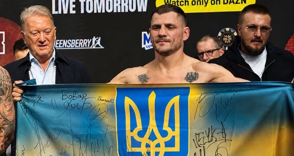 Беринчик развернул флаг Украины после дуэли взглядов с Ноуксом