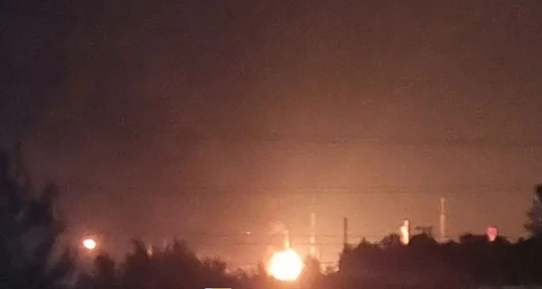 В России заявили об атаке на крупнейший НПЗ в Ленинградской области и аэродром в Ейске 