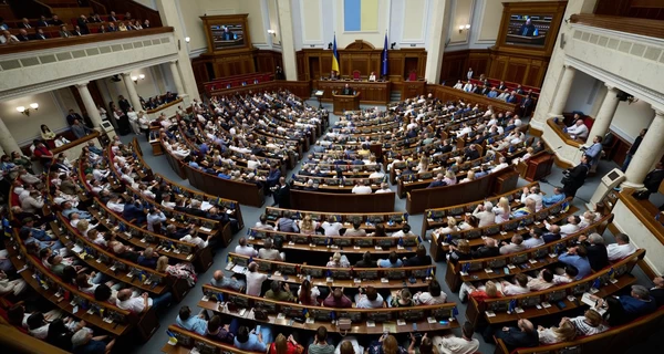 Рада працюватиме під час тривог, а голосуватиме через QR-коди